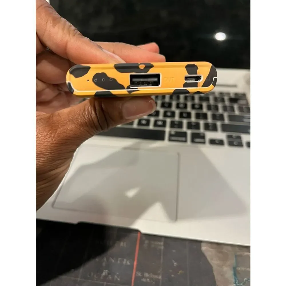 Ellie Los Angeles Portable Charger